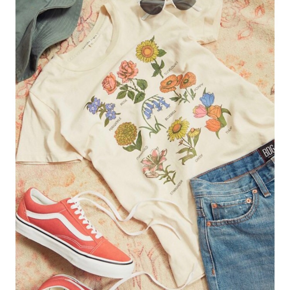 URBAN OUTFITTERS FLORAL TEE